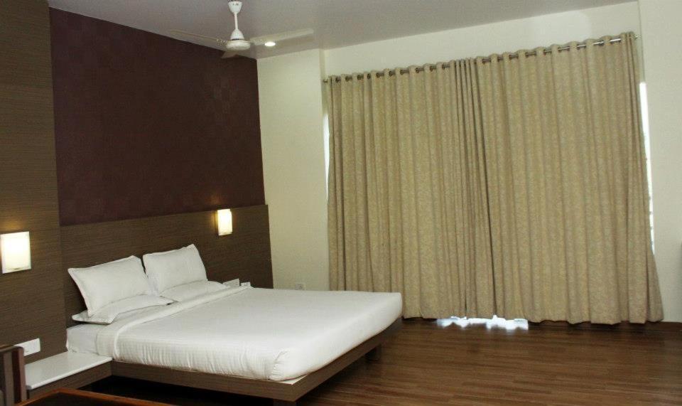 Hotel Landmark Rewa Exterior foto