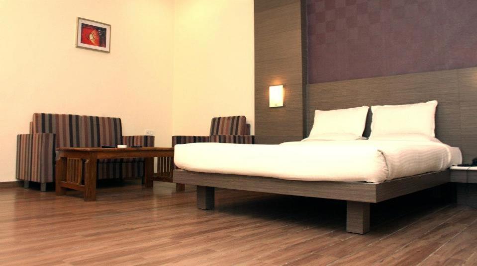 Hotel Landmark Rewa Exterior foto